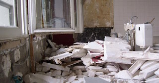 Демонтаж хрущевки в Удомле - удаление старых полов и стен по выгодной цене от 1779 рублей.